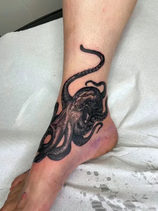 Tattoo by Tobia Baser